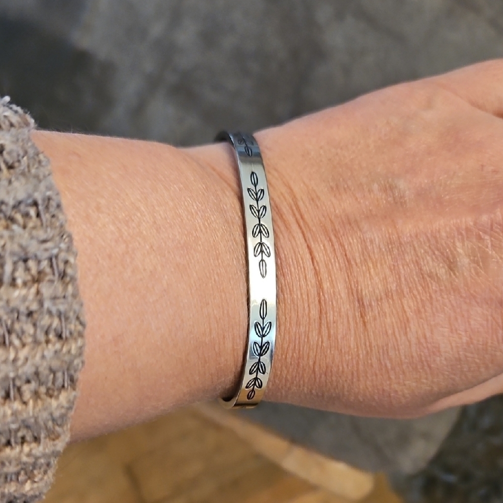 Silver Leaf Pattern Bracelet